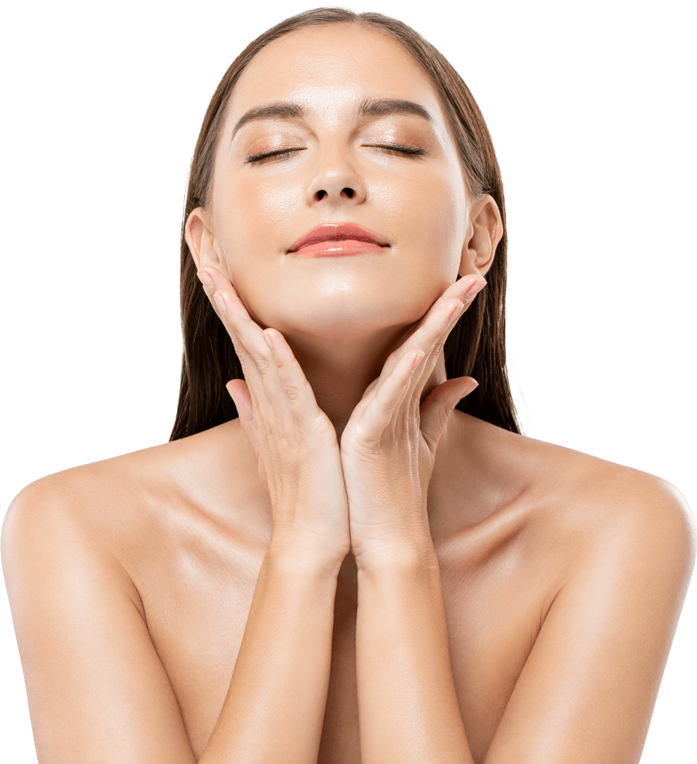 Giovane donna che si è appena applicata un olio in tutto il corpo