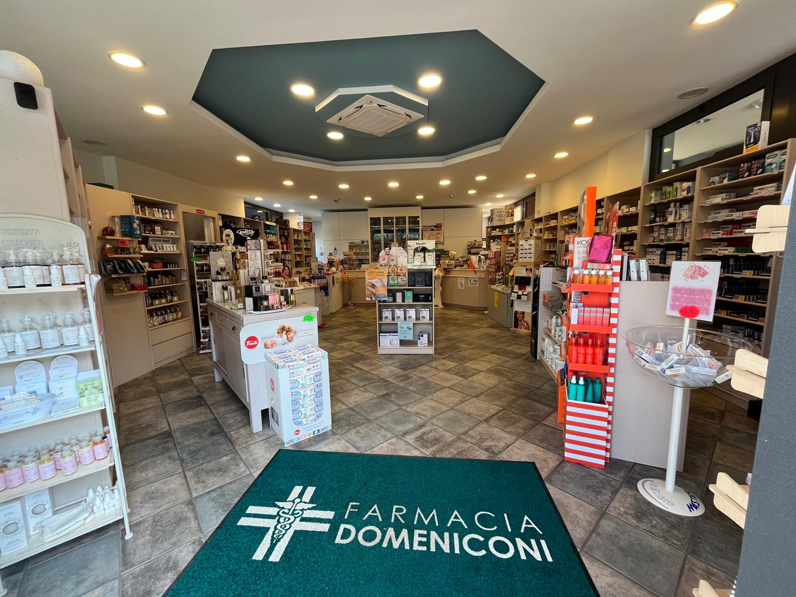 una foto della farmacia Domeniconi che ha scelto il brand Vilo cosmetics